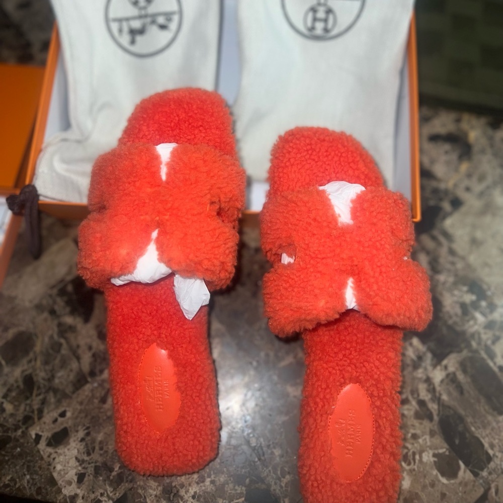 Brand New Hermes Slides
